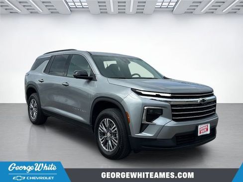 Used 2025 Chevrolet Traverse LT w/ Driver Confidence Package image 1