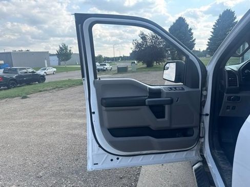 Used 2018 Ford F150 XLT w/ Equipment Group 302A Luxury AWD/4WD image 18