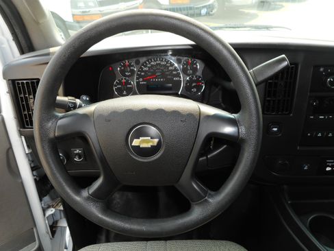 Used 2016 Chevrolet Express 2500 RWD image 16