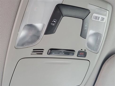 Used 2020 Toyota Sienna LE w/ Carpet Mat Package image 17