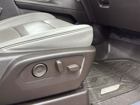 Used 2022 GMC Yukon XL SLT w/ SLT Luxury Package image 24