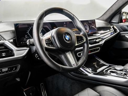 Used 2023 BMW X7 xDrive40i w/ M Sport Package AWD/4WD image 4