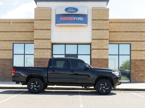Used 2021 Toyota Tacoma SR AWD/4WD image 5
