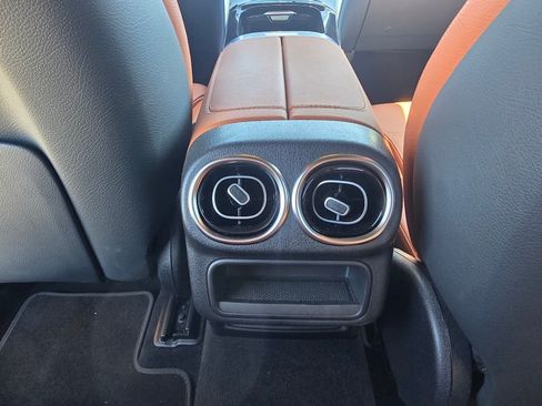Used 2024 Mercedes-Benz GLC 300 4MATIC image 27