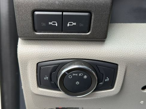 Used 2022 Ford F550 4x4 Crew Cab Super Duty w/ Power Equipment Group image 32