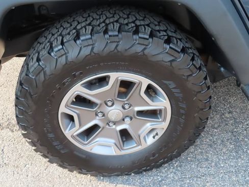 Used 2016 Jeep Wrangler Unlimited Rubicon w/ Connectivity Group AWD/4WD image 13
