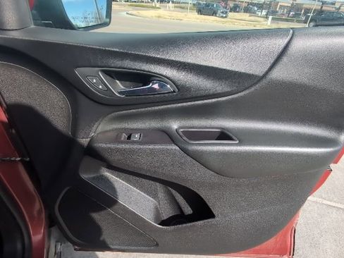 Used 2021 Chevrolet Equinox LT image 31