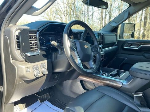 Used 2025 Chevrolet Silverado 2500 LT w/ Z71 Chrome Sport Edition image 16