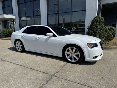 Used 2014 Chrysler 300 SRT8 w/ Leather Interior Group image 2
