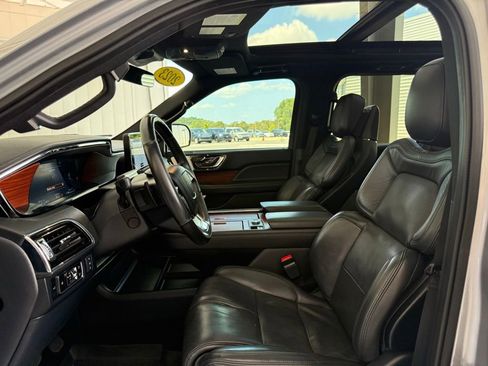 Used 2023 Lincoln Navigator Reserve AWD/4WD image 4