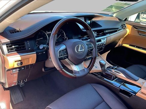 Used 2018 Lexus ES 350 w/ Navigation System Package FWD image 16