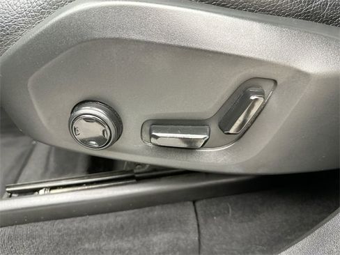 Used 2018 Volvo XC90 T6 Momentum w/ Convenience Package image 12