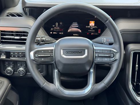 Used 2025 GMC Yukon XL Denali AWD/4WD image 23