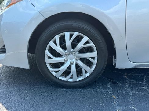 Used 2017 Toyota Corolla LE FWD image 2