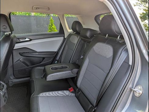 Certified 2022 Volkswagen Taos SE image 21