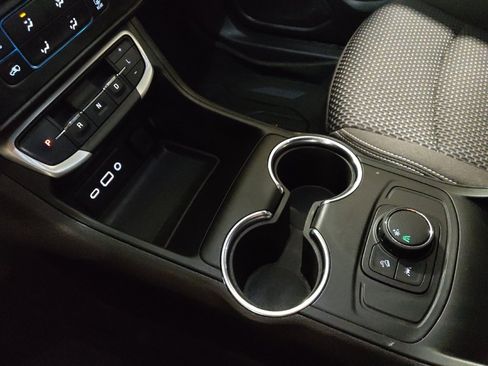 Used 2023 GMC Terrain SLE w/ LPO, Floor Liner Package image 26