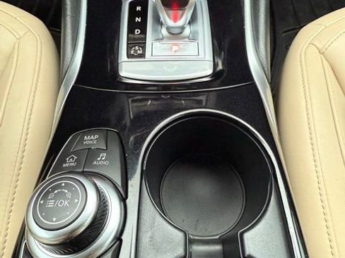 Used 2017 INFINITI QX30 Premium w/ Navigation Package image 28