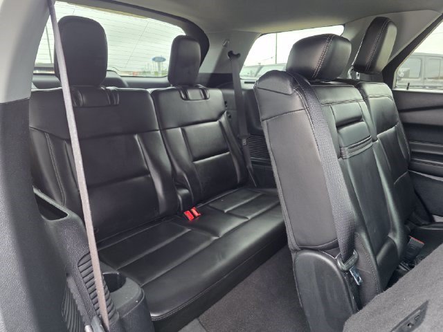 Used 2023 Ford Explorer XLT w/ Equipment Group 202A AWD/4WD image 17