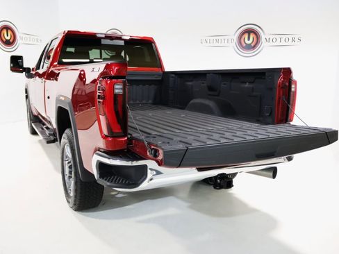 Used 2025 GMC Sierra 3500 SLT w/ SLT Premium Package image 17