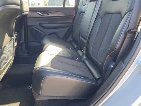 Used 2023 Jeep Grand Cherokee Altitude image 18