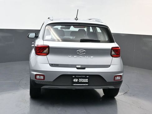 Certified 2025 Hyundai Venue SEL image 5