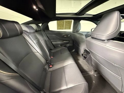 Used 2026 Toyota Crown Platinum AWD/4WD image 29