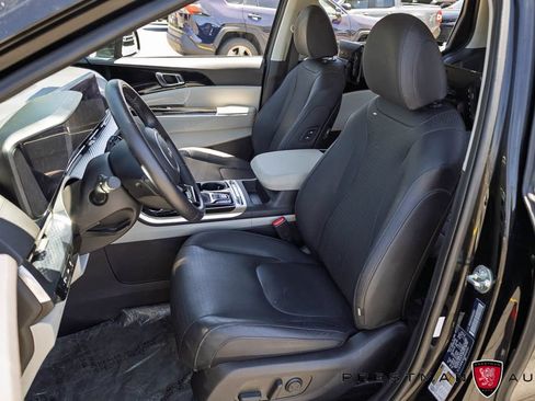 Used 2024 Kia Carnival SX Prestige FWD image 24