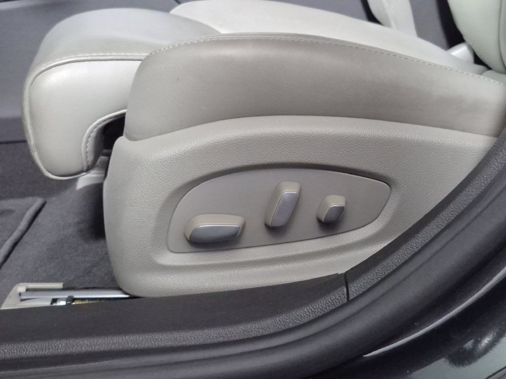 Used 2015 Cadillac XTS Premium FWD image 17