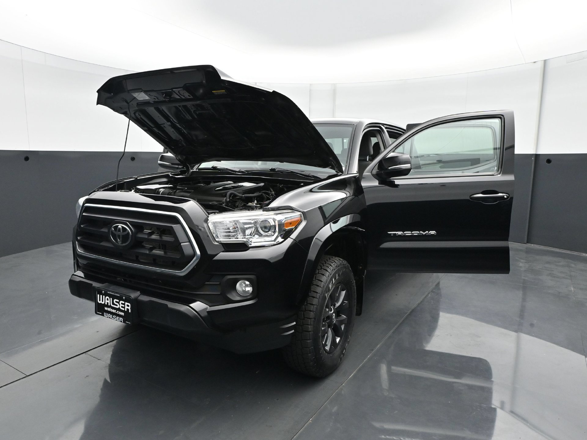 Used 2020 Toyota Tacoma SR5 w/ Technology Package AWD/4WD image 26
