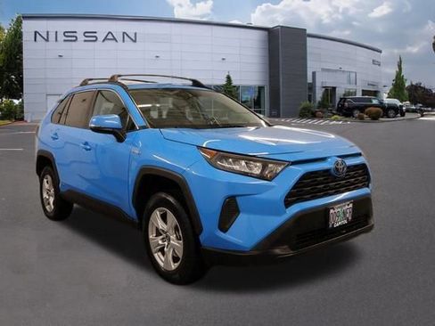 Used 2019 Toyota RAV4 LE image 1