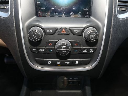 Used 2019 Dodge Durango SXT w/ 3rd Row Seating Group image 17