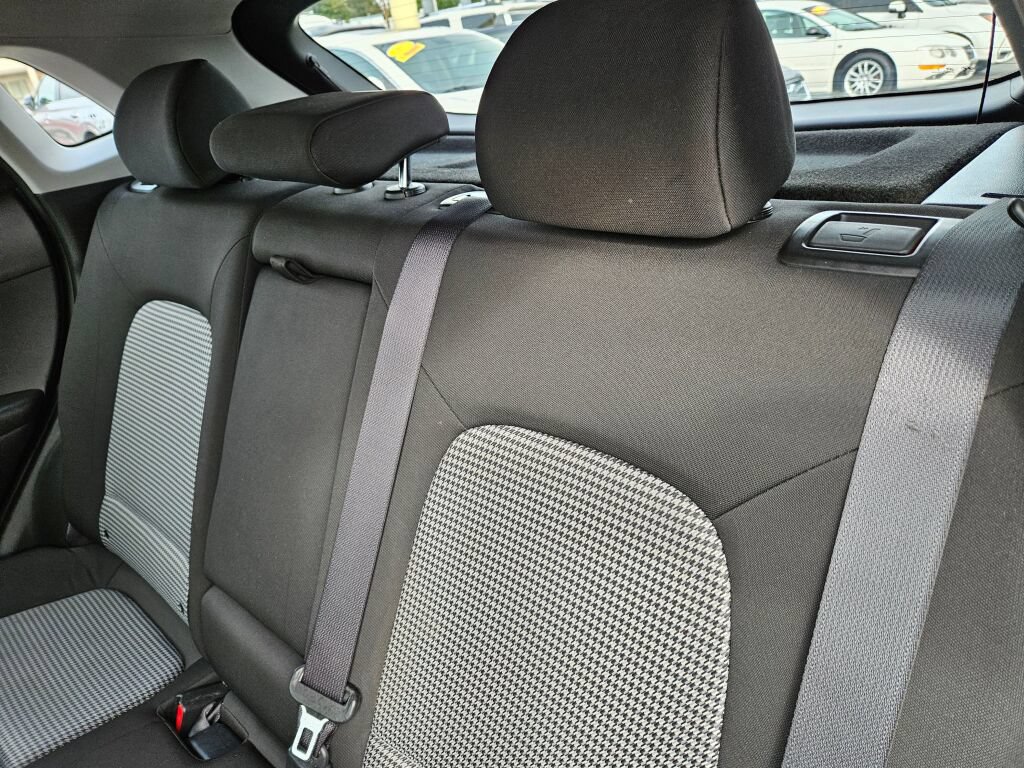 Used 2019 Hyundai Kona SE FWD image 12