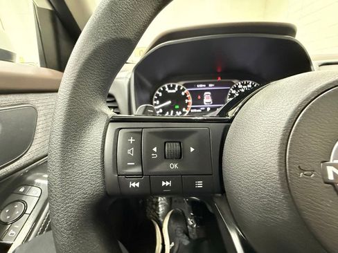 Used 2023 Nissan Rogue SV AWD/4WD image 22