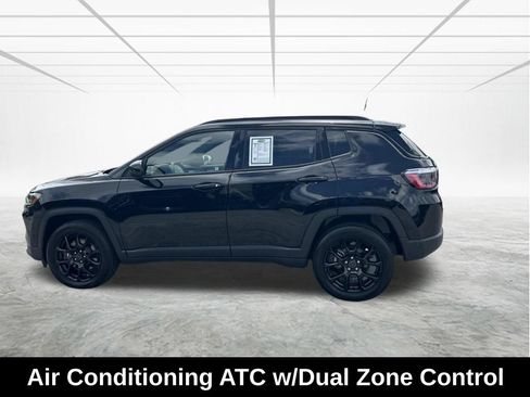 Certified 2025 Jeep Compass Latitude w/ Sun & Sound Group AWD/4WD image 8
