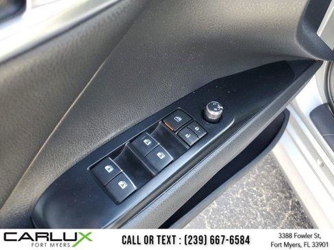 Used 2019 Toyota Camry XLE image 22