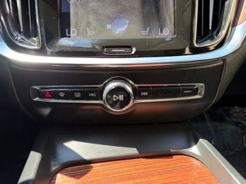 Used 2021 Volvo S60 T6 Momentum w/ Protection Package Premier AWD/4WD image 39