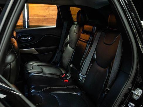 Used 2018 Jeep Cherokee Limited image 10