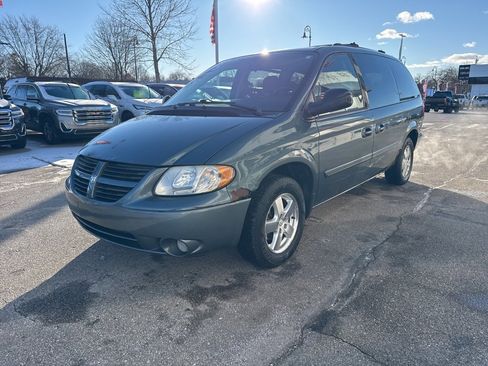 Used 2005 Dodge Grand Caravan SXT image 1