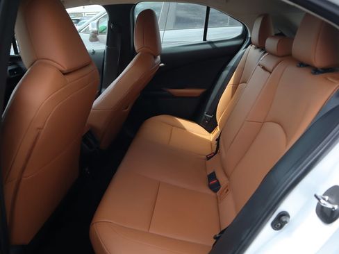 Used 2022 Lexus UX 250h w/ Accessory Package (Z2) AWD/4WD image 11