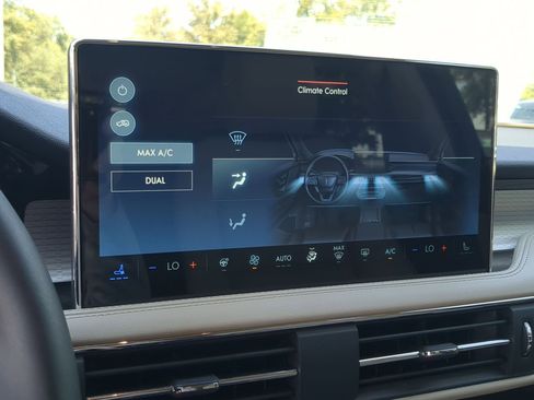 New 2026 Lincoln Corsair Premiere image 18