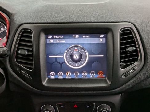 Used 2019 Jeep Compass Trailhawk AWD/4WD image 30