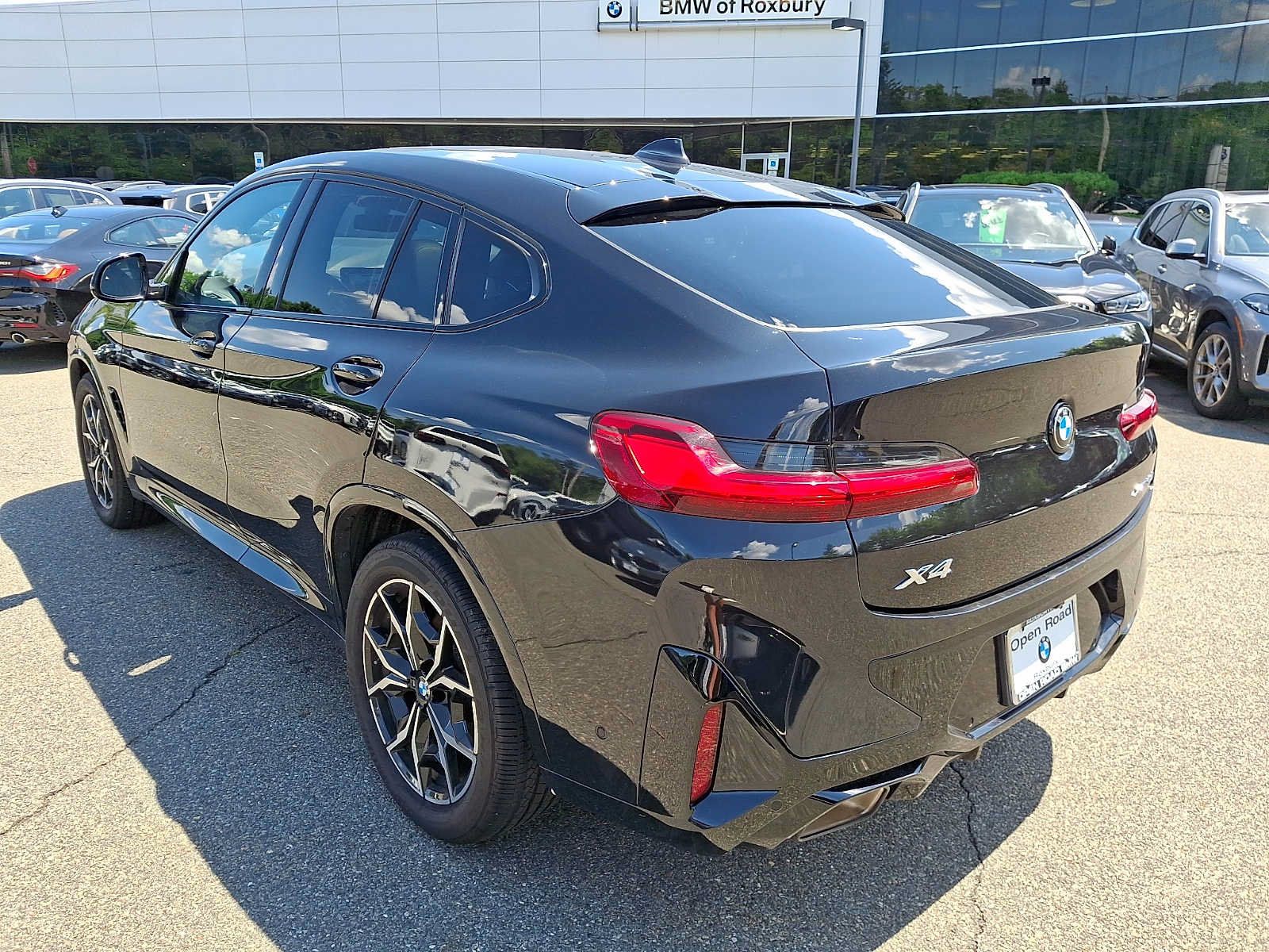 Used 2023 BMW X4 xDrive30i w/ M Sport Package AWD/4WD image 5