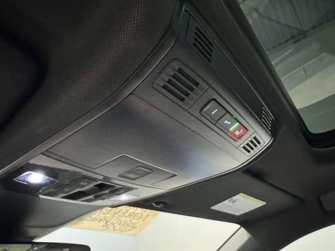 Used 2023 Volkswagen Tiguan SE R-Line image 31