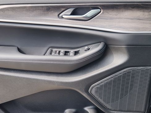 New 2026 Jeep Grand Cherokee L 4WD image 17