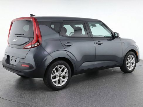 Used 2025 Kia Soul LX w/ LX Technology Package FWD image 9