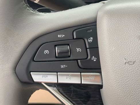 Used 2023 Cadillac XT6 Premium Luxury w/ Technology Package FWD image 25