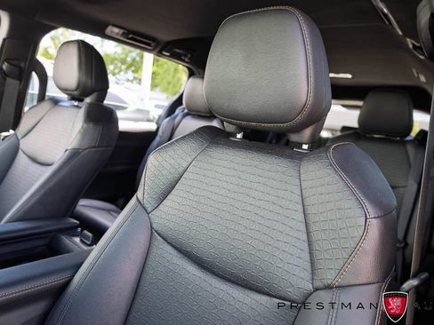Used 2025 Toyota Sienna XLE Woodland Edition AWD/4WD image 27