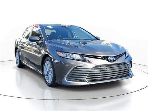 Used 2023 Toyota Camry LE image 2