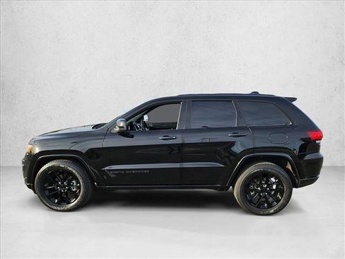 Used 2017 Jeep Grand Cherokee Altitude image 9