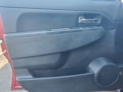 Used 2012 Jeep Liberty Sport image 13